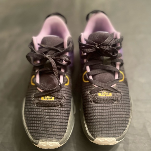 Lebron Nike Basketball Shoes - Picture 5 of 5